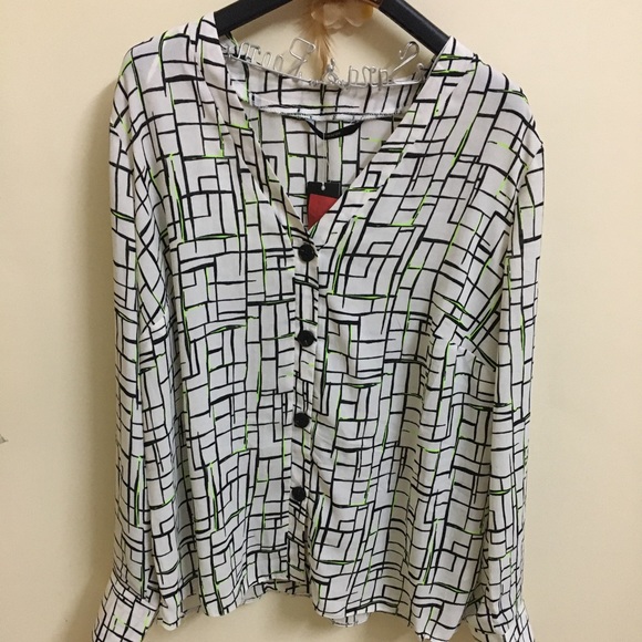 Botton down shirt / blouse